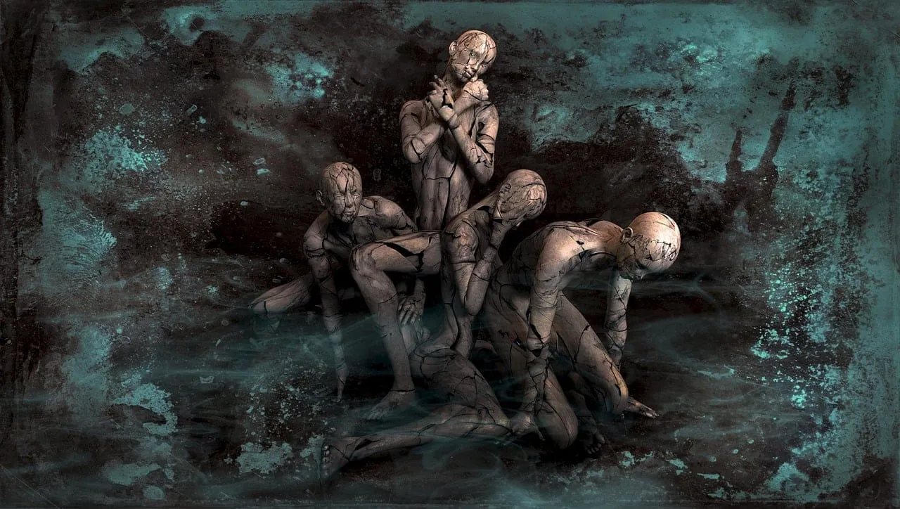 Esculturas de figuras humanas em tons escuros sobre fundo verde